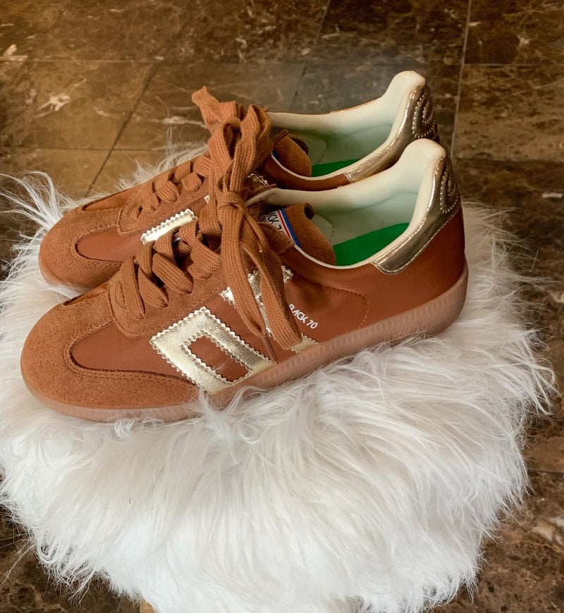 Back 70 - Ghost in Brown Sneakers