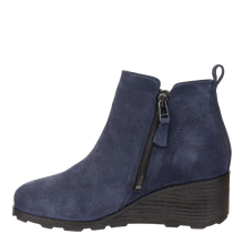 OTBT - STORY in NAVY Wedge Ankle Boots